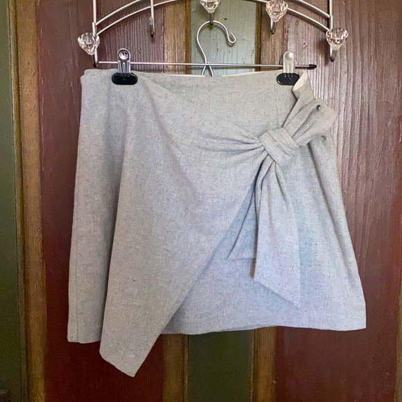 Wilfred Skirt from Aritzia (worn once) - Picture 1 of 1